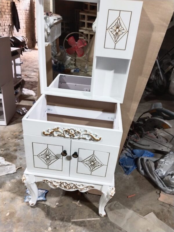 Vanities Lavish 24