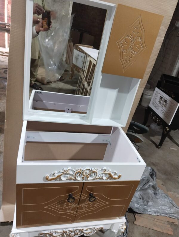 Vanities Lavish 28