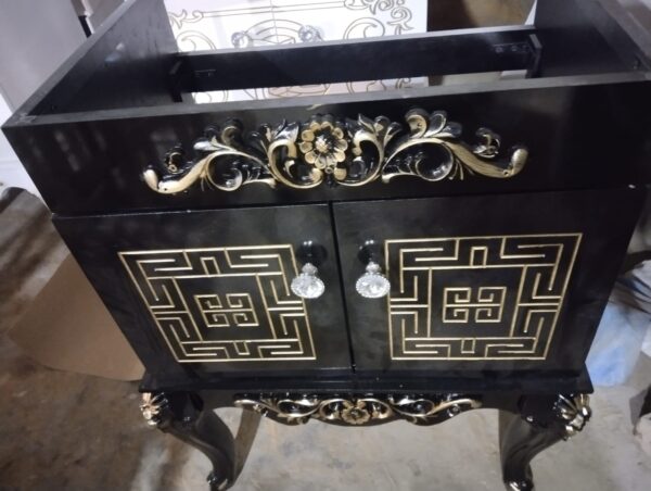Vanities Lavish 31