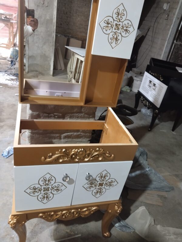 Vanities Lavish 30