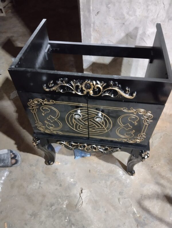 Vanities Lavish 32