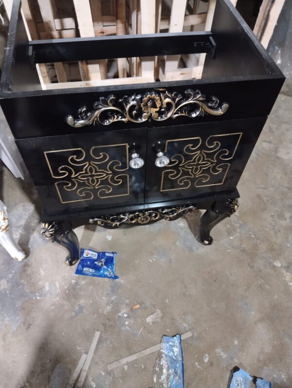 Vanities Lavish 33
